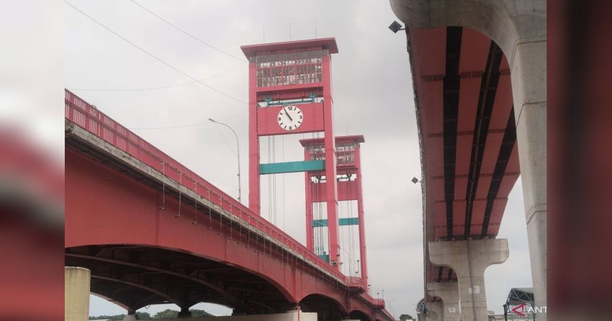 Pemkot Palembang Larang Anak di Bawah 13 Tahun Naik Menara Ampera