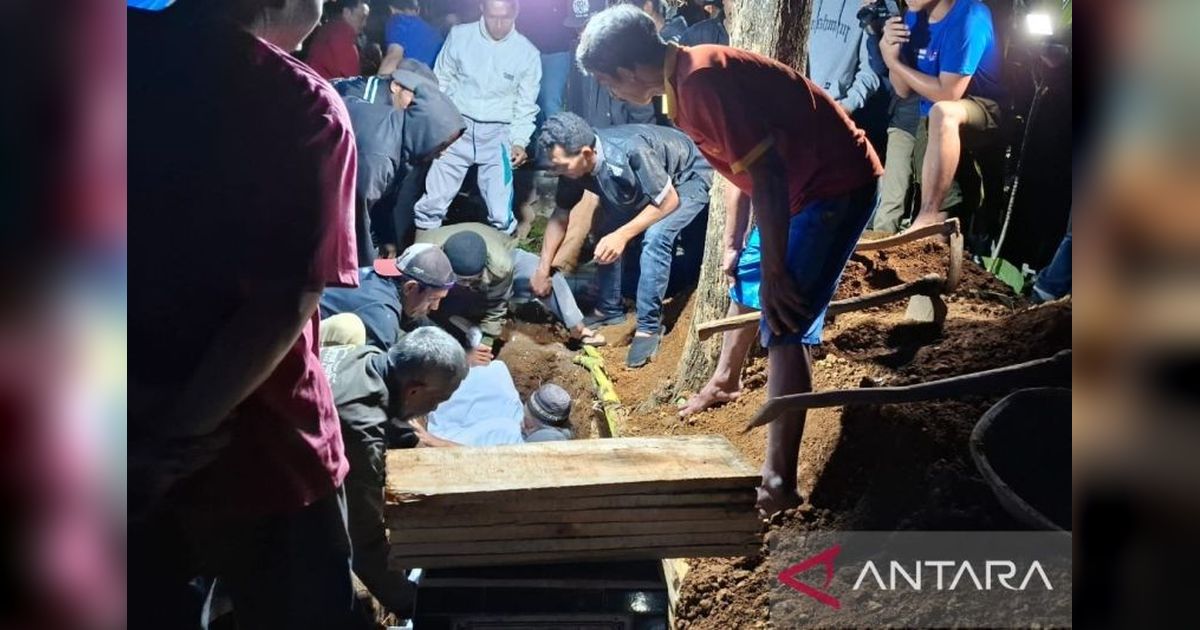 Kecelakaan Maut GT Ciawi: Pemakaman Yana Mulyana diiringi Puluhan Pelayat