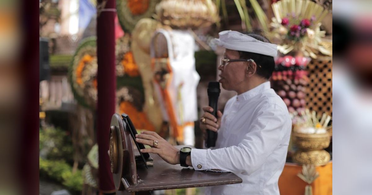 Dirjen Bimas Hindu Hadiri Perayaan Saraswati di STAHN Mpu Kuturan Singaraja