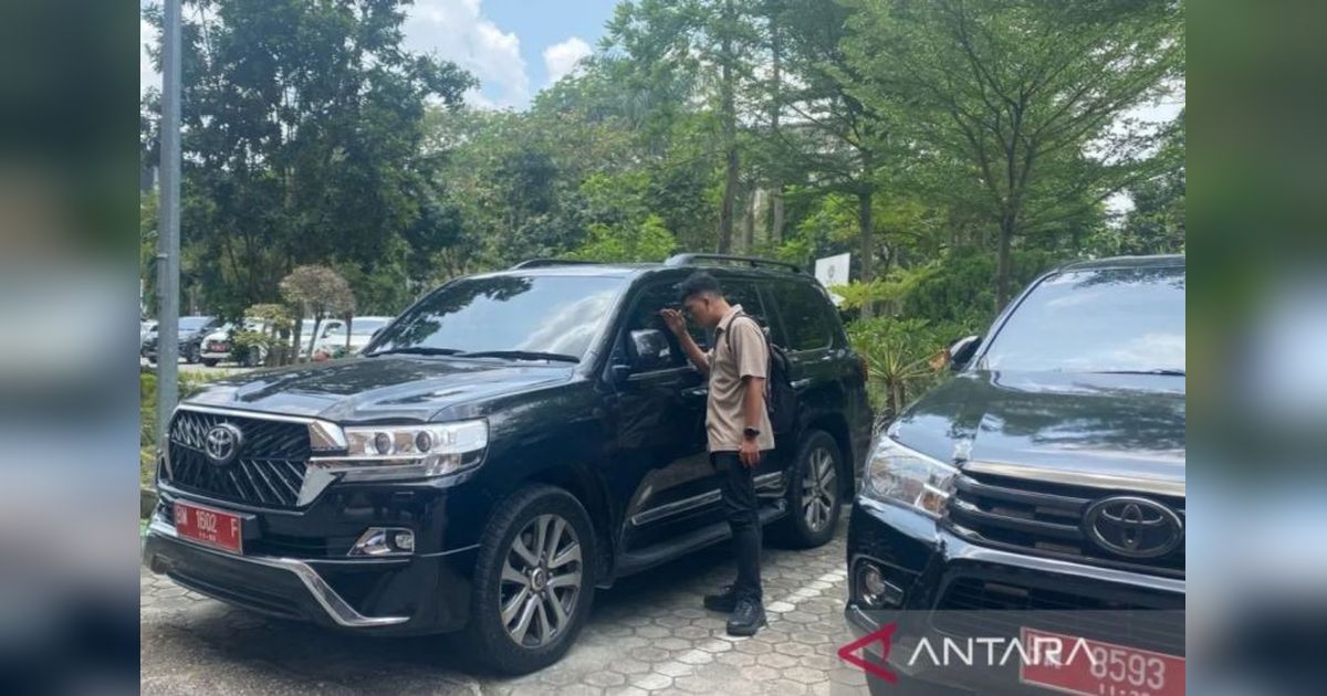 Kejati Riau Kembalikan 156 Ponsel dan 4 Mobil Dinas Kampar: Kasus Korupsi Fiktif?