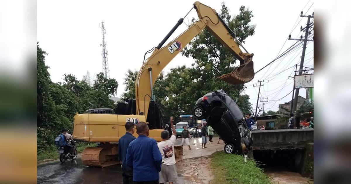 Tragedi Mobil Terseret Arus Banjir Bandarlampung: Satu Korban Selamat, Satu Meninggal