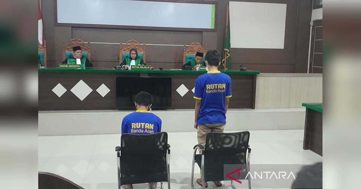165 Cambukan untuk Dua Terdakwa Kasus Liwat di Banda Aceh
