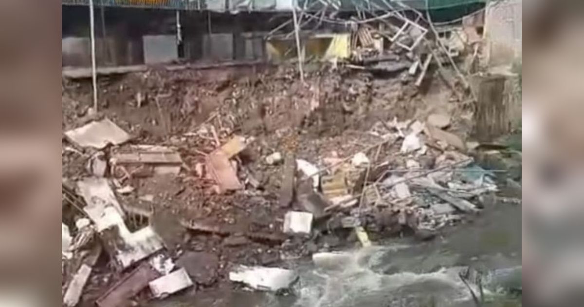 Tanggul Pasar Ancol Bandung Ambruk, Warga Waswas! Diduga Akibat Struktur Lemah
