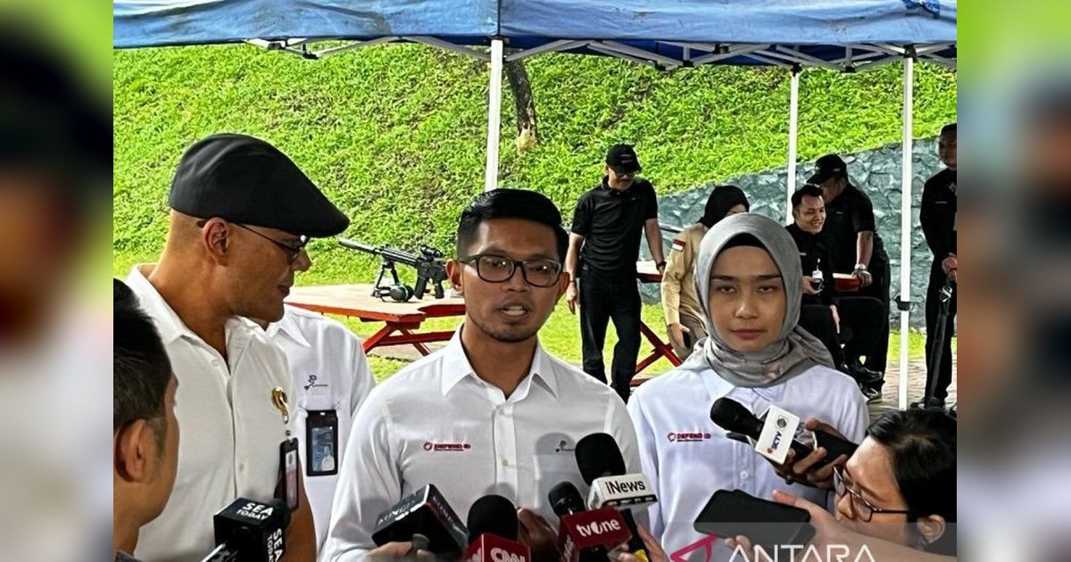 Pindad Dukung Swasembada Pangan, Luncurkan Traktor Rawa dan Peralatan Pertanian Canggih