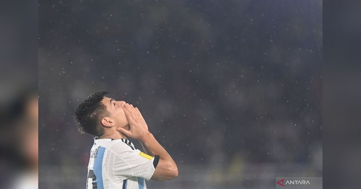 Echeverri Pilih Manchester City Karena Legenda Aguero