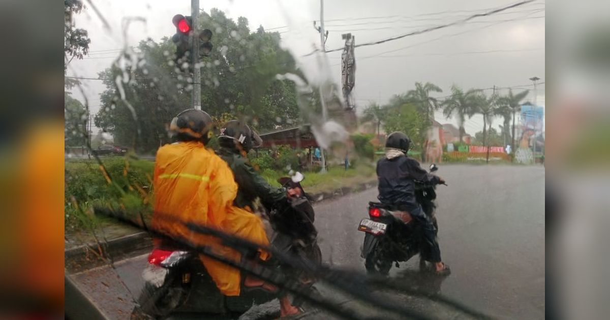 Jakarta Diprediksi Diguyur Hujan Ringan Hari Senin, BMKG Ungkap Detail Cuaca