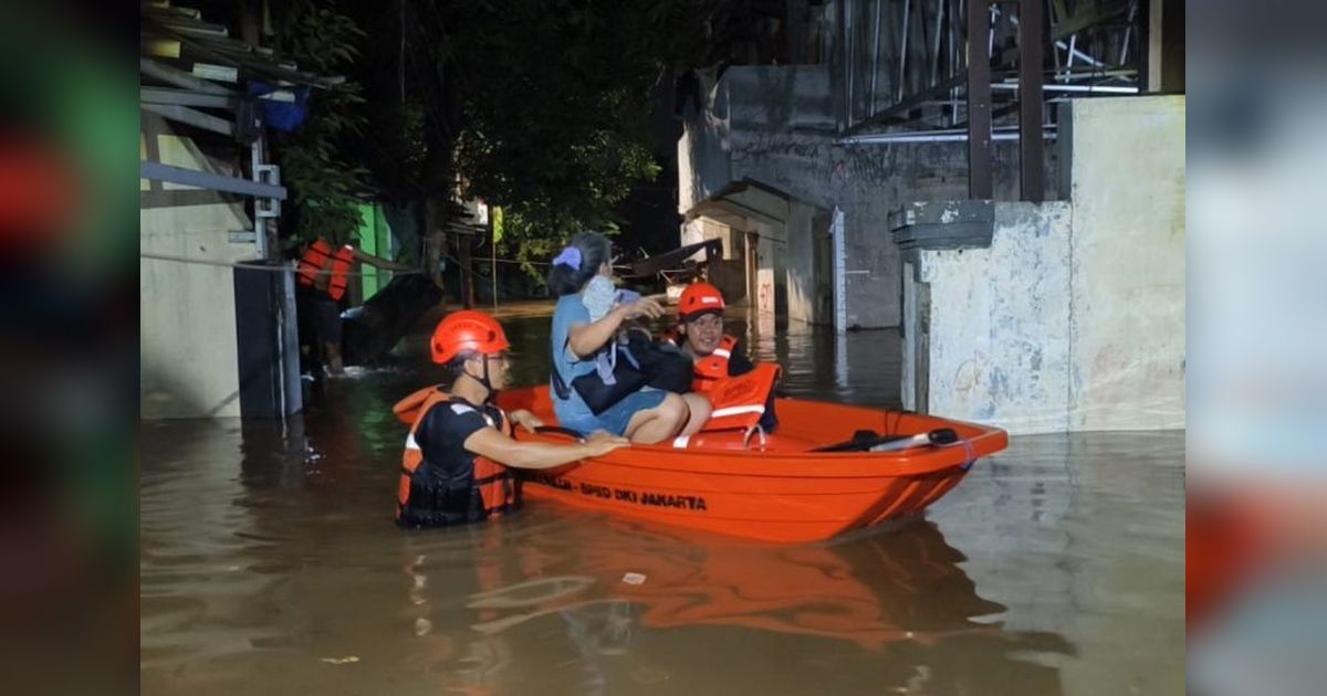 Banjir Rendam 28 RT di Jaksel dan Jaktim Akibat Luapan Kali Ciliwung