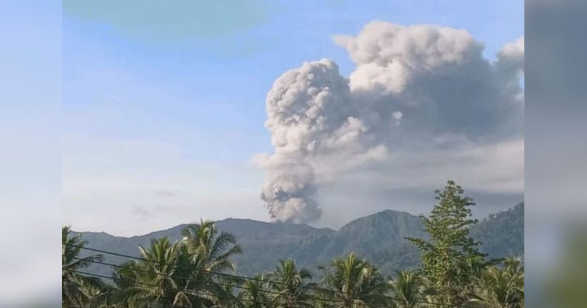 Gunung Dukono Erupsi Lagi, Semburkan Abu Vulkanik hingga 1.200 Meter!