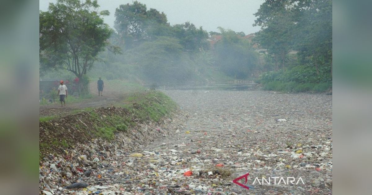 Sampah Oxbow Cicukang Kembali Menumpuk: Pasar Caringin Jadi Tersangka Utama?