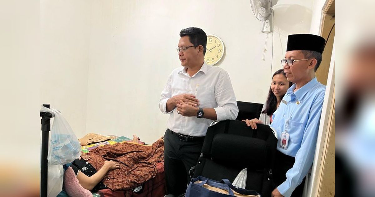 Pemkab Sleman Berikan Bantuan Kursi Roda 4in1 untuk Penderita Kanker