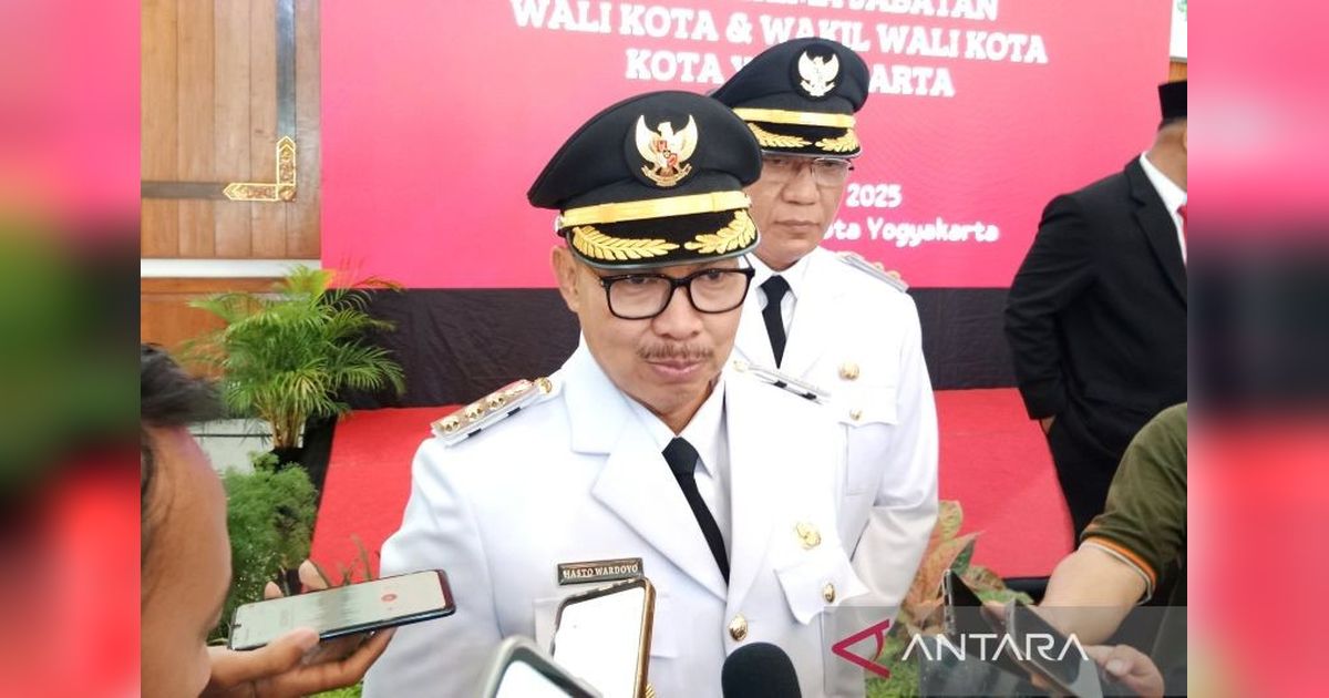 Hasto Wardoyo Tolak Mobil Dinas Baru, Anggaran Dialihkan untuk Gerobak Sampah