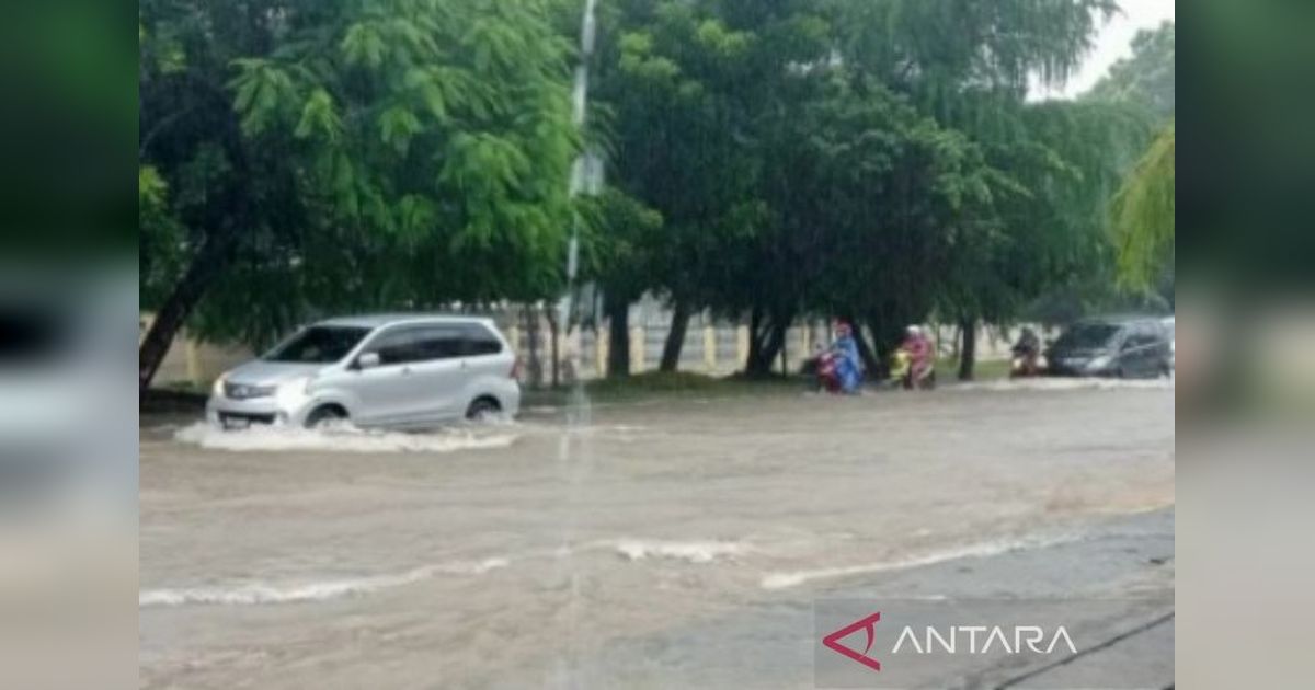 Jangan Panik! Ini yang TIDAK Boleh Dilakukan Jika Mobil Anda Terendam Banjir