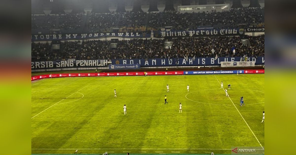 Persib Bandung Kokoh di Puncak Klasemen Usai Menang Telak 4-1 atas Persik Kediri