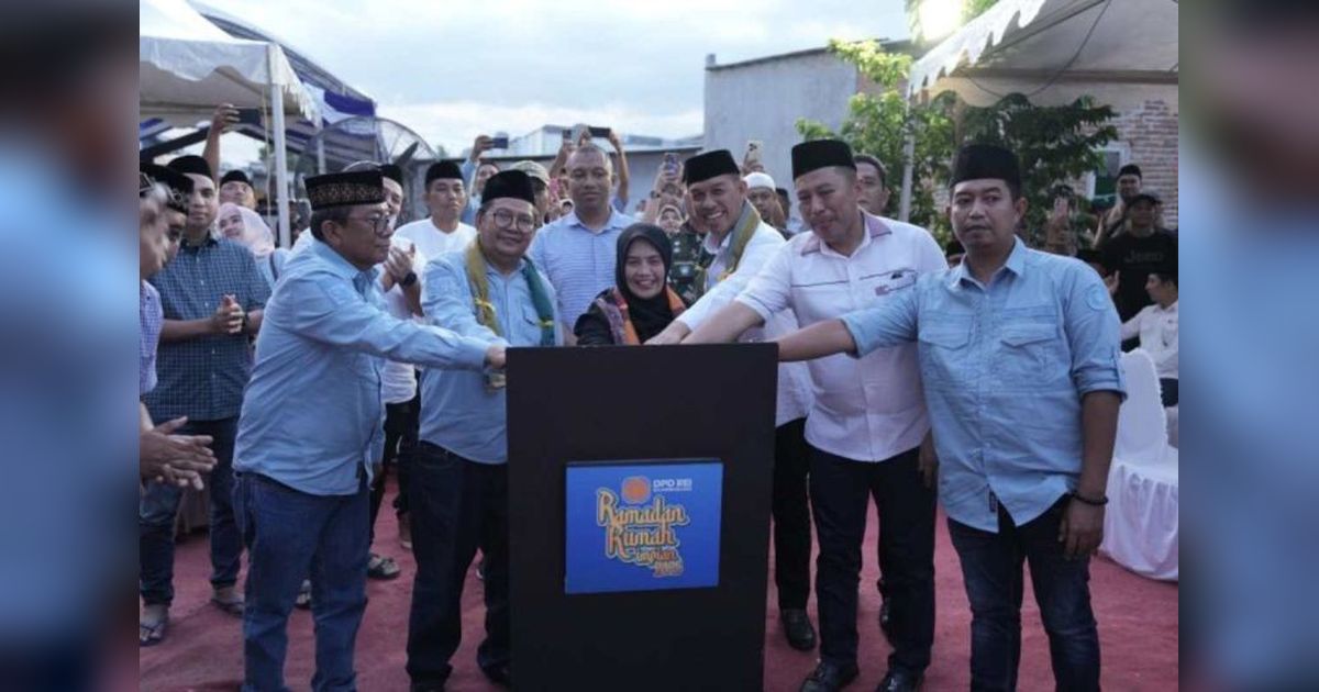 Bupati Sinjai Serahkan Kunci Rumah Program CSR Ramadan Rumah Impian