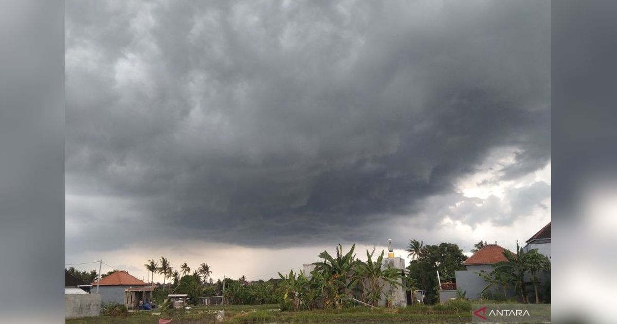 Sambaran Petir di Bali Menurun Drastis di Februari 2025