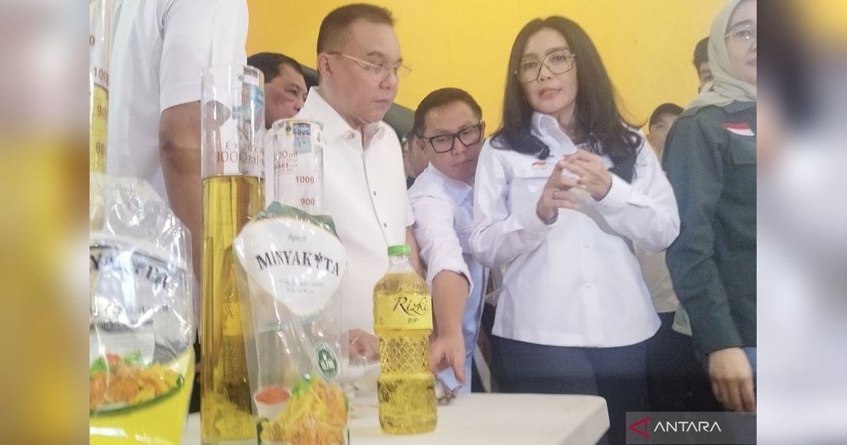DPR Sidak Minyakita di Pasar Kramat Jati, Temukan Produk Takaran Kurang