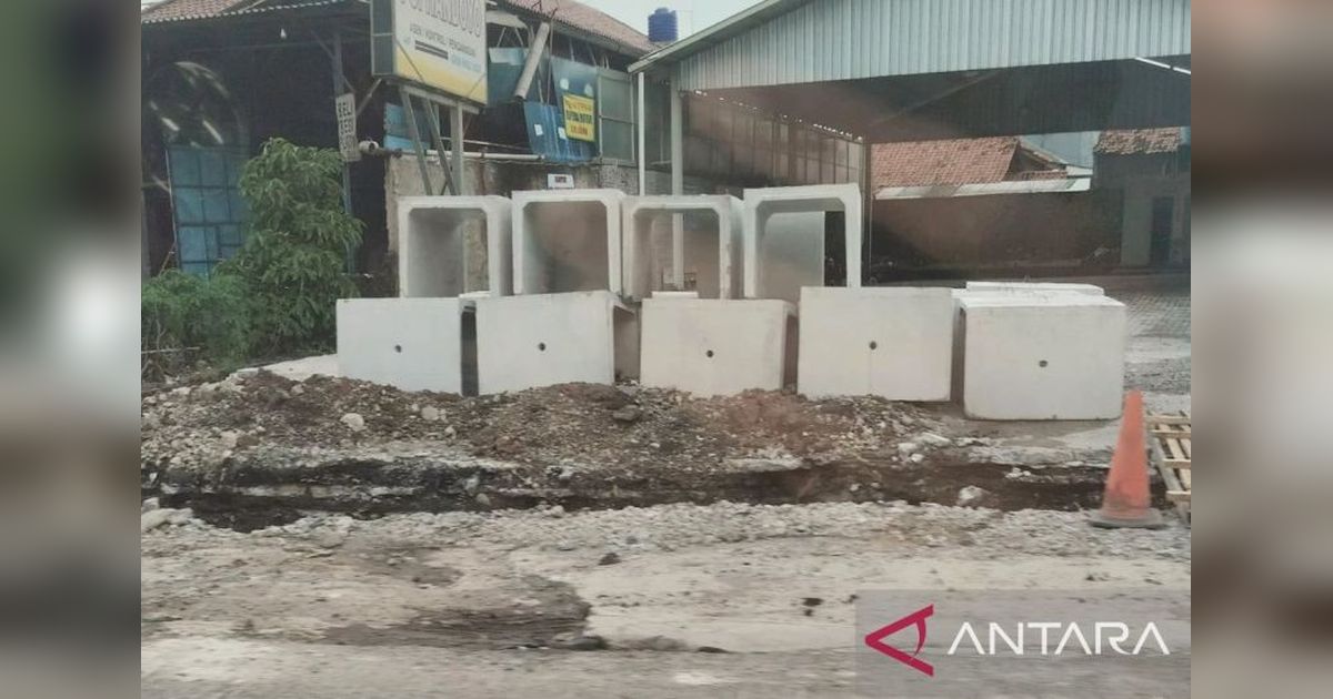 Pemkab Karawang Perbaiki Drainase Akses Tol Karawang Timur: Cegah Kerusakan Jalan