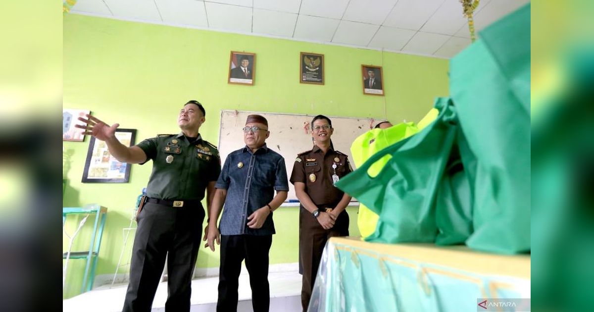 Bupati Gorontalo Bagikan Makanan Bergizi Gratis, Dorong Generasi Emas 2045