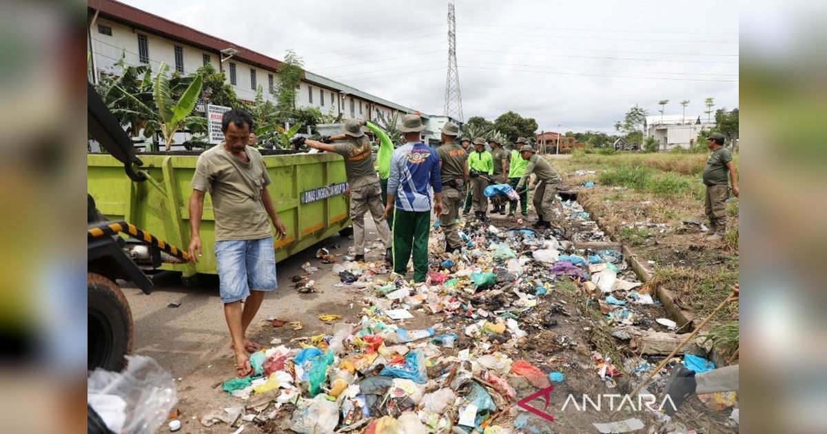 Rp5 Juta untuk Warga Batam yang Tertangkap Pelaku Buang Sampah Sembarangan!