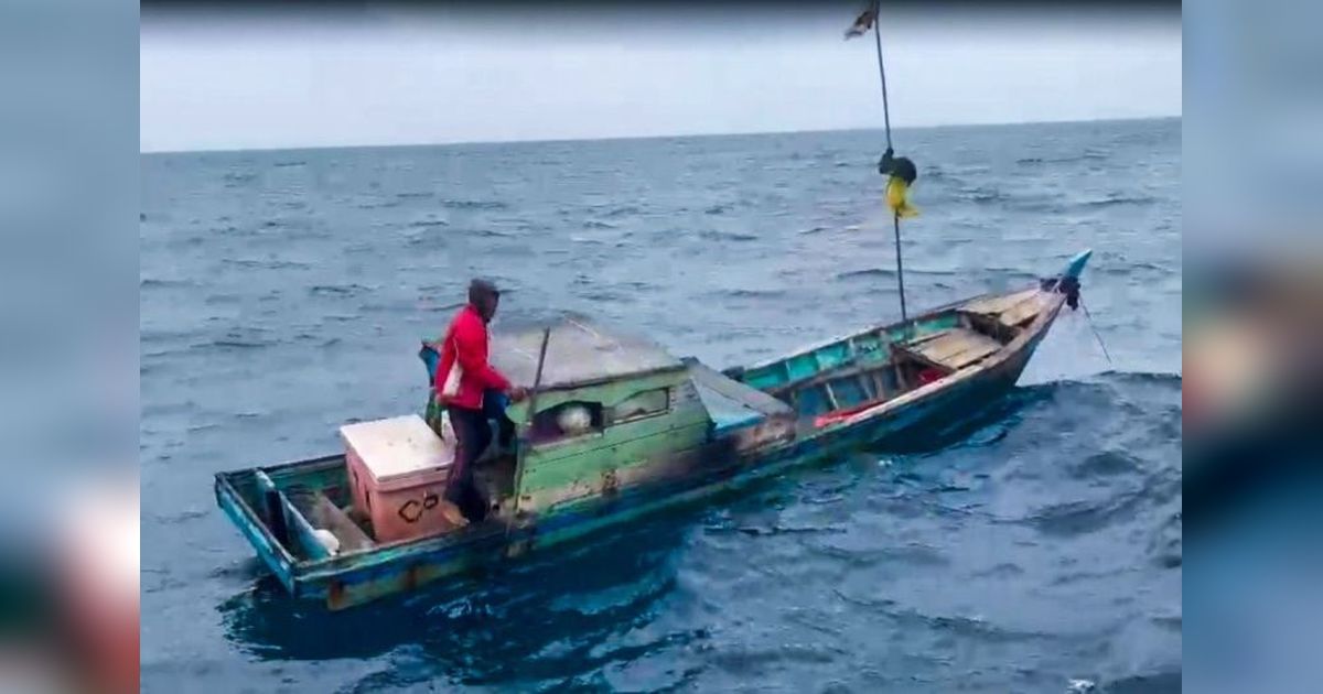 Nelayan Natuna Hilang Kontak Ditemukan Selamat Setelah Mesin Kapal Mati