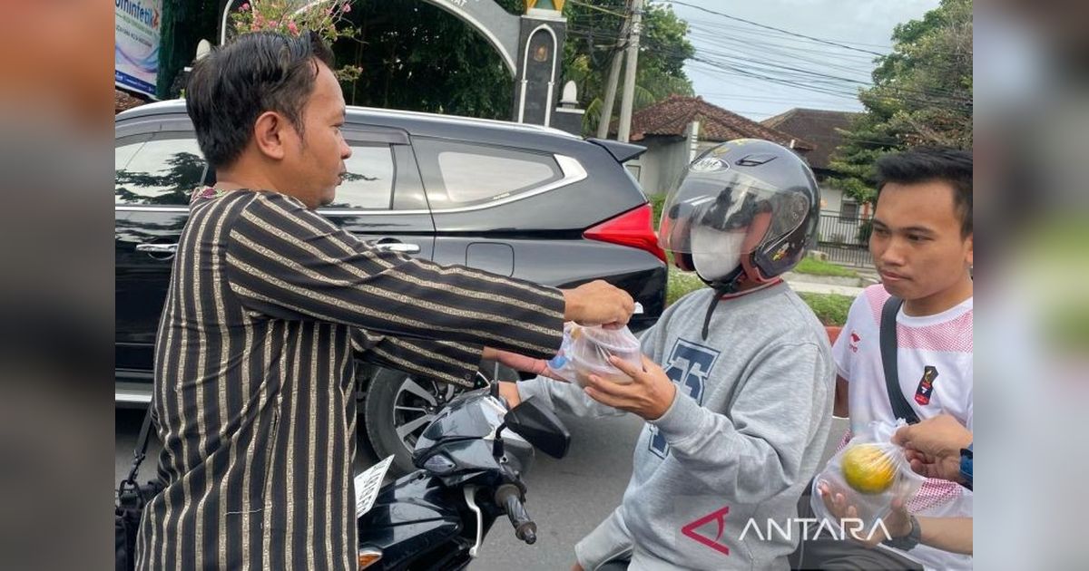 Jurnalis NTB Bagi Takjil, Wujud Solidaritas di Bulan Ramadhan