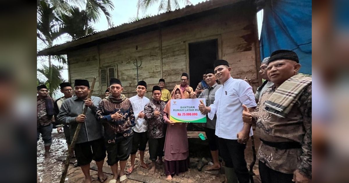 Pemkab Solok Kembali Salurkan Bantuan Bedah Rumah untuk Warga Miskin