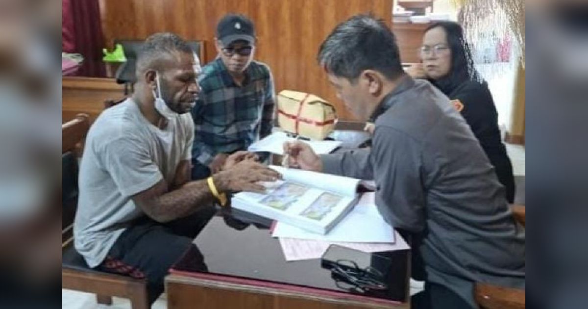 Polres Nabire Limpahkan KKB Pembunuh Anggota TNI ke Kejari Nabire