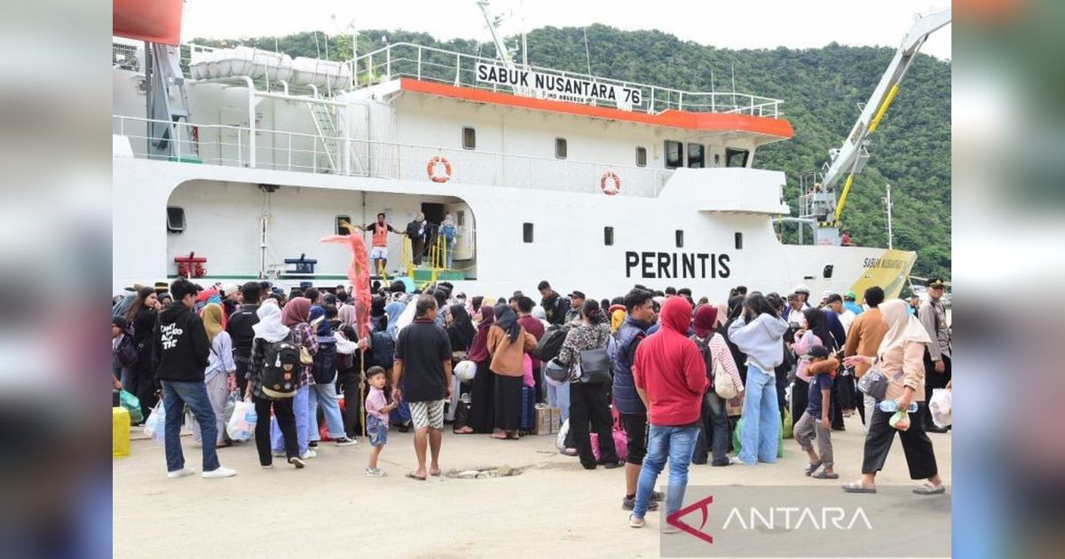 Mudik Lebih Awal: Ratusan Penumpang Padati KM Sabuk Nusantara 76 di Gorontalo
