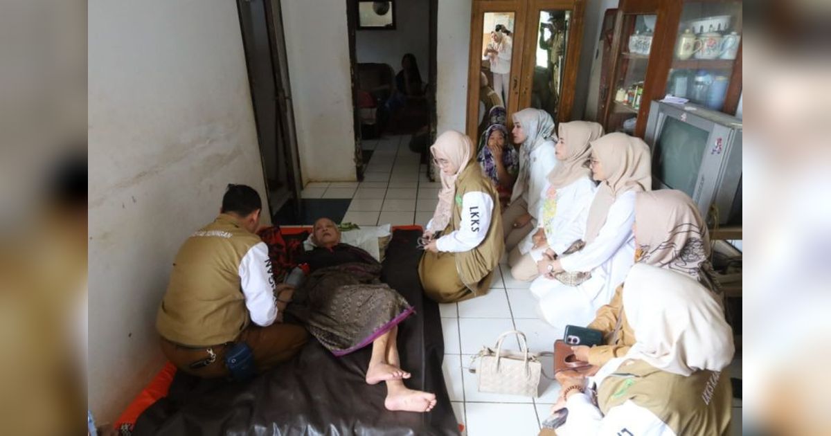 LKKS Kuningan Salurkan Bantuan untuk Warga Sakit di Dua Kecamatan