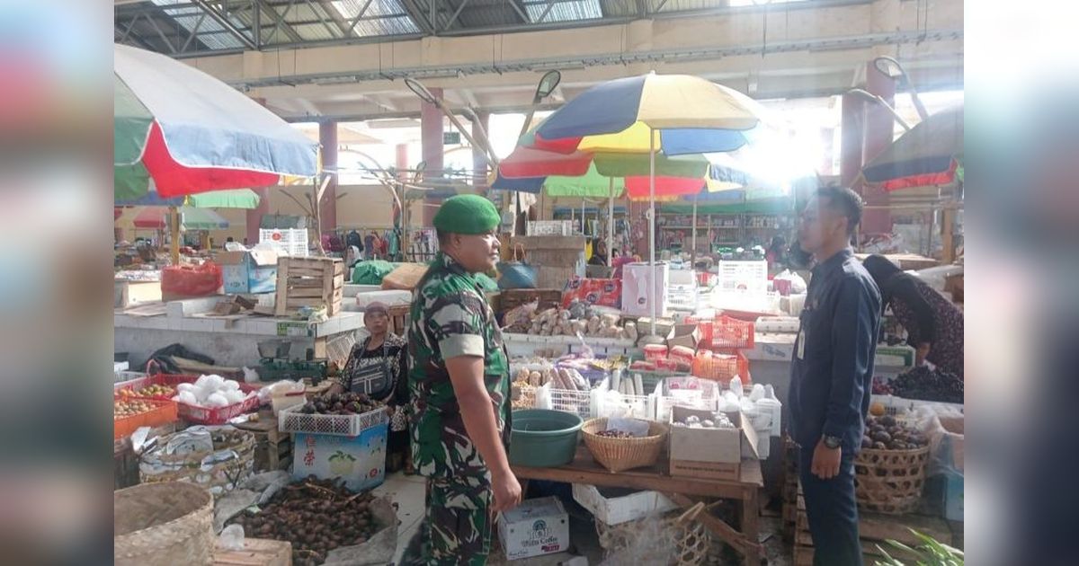 TNI Awasi Harga Sembako di Lombok Tengah Jelang Lebaran 2025