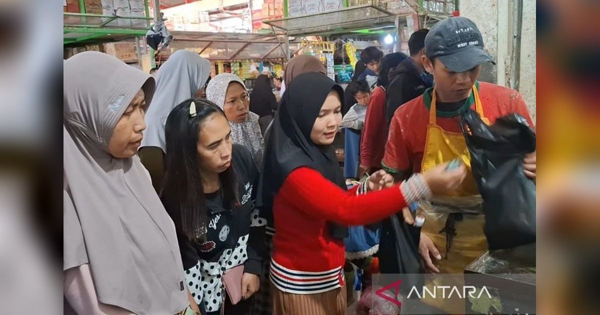 Ramai! Tempat Penggilingan Daging di Temanggung Banjir Pembeli Jelang Lebaran