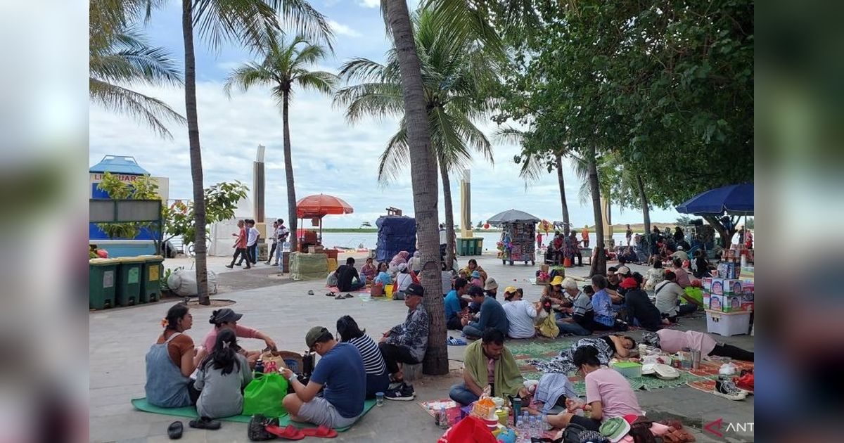 Libur Lebaran, Pantai Ancol di Jakarta Banjir Pengunjung!
