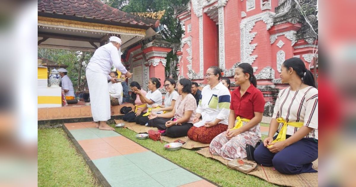 BUMN Palembang Sukseskan Program '1 Bibit + 1 Sembako', Wujud Sinergi dan Peduli Lingkungan