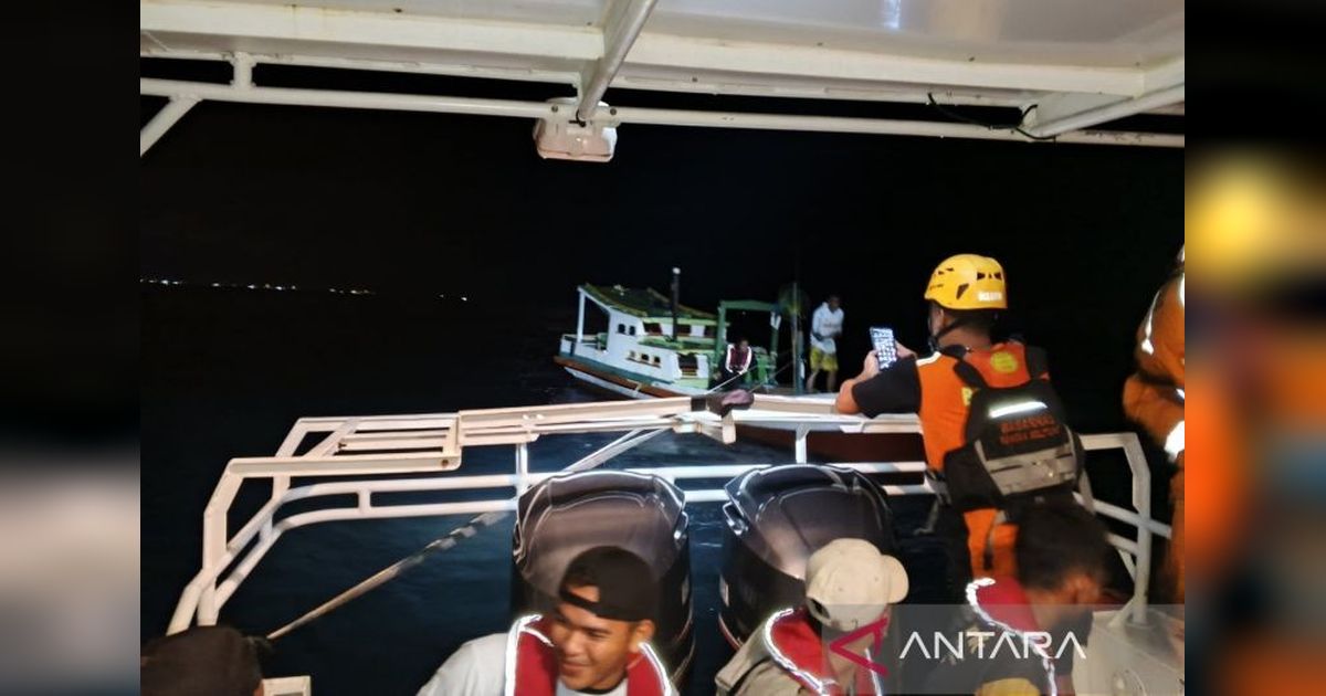 SAR Babel Evakuasi 8 Pemancing di KM Sri Bintang, Mesin Kapal Mati di Perairan Koala