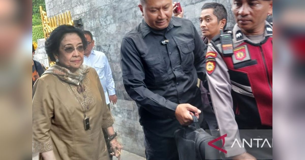 Megawati Ziarah Makam Bung Karno di Blitar Saat Lebaran