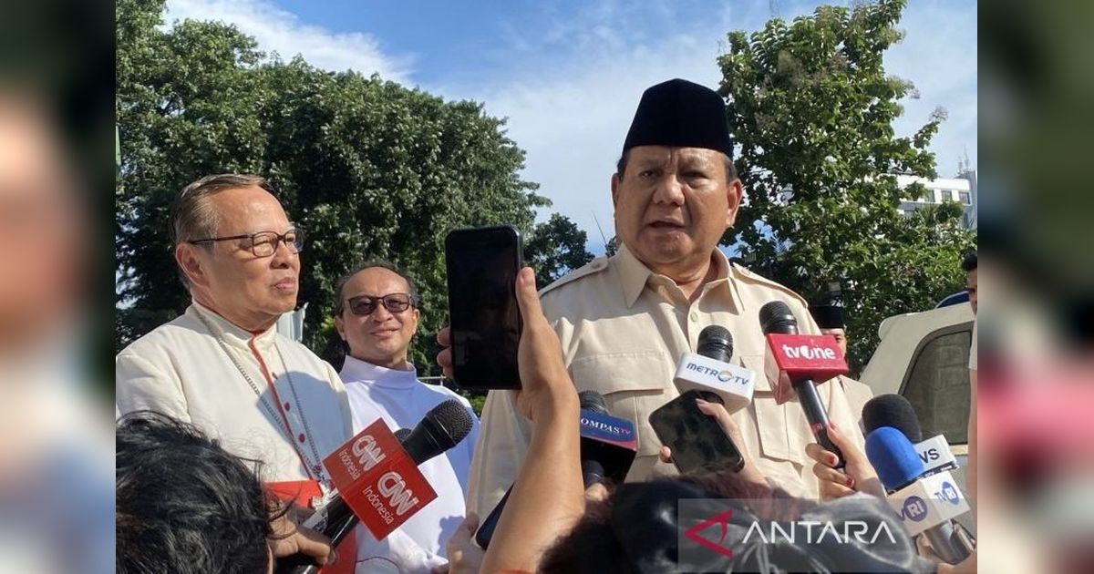 Presiden Prabowo Melayat Mgr. Petrus Turang di Katedral Jakarta