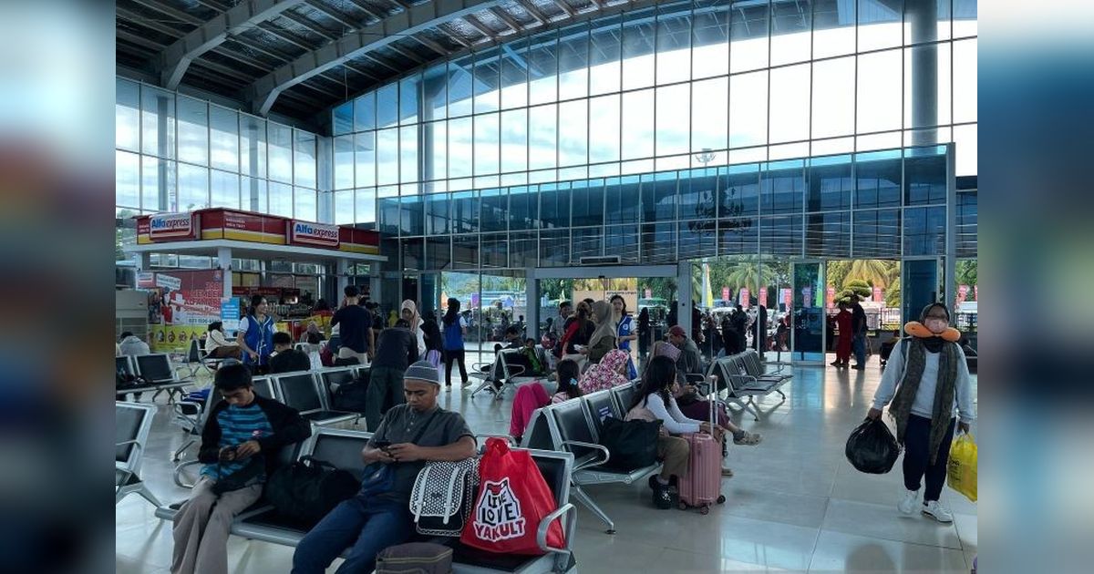 Pelabuhan Bakauheni Dipadati Pemudik Pejalan Kaki di Arus Balik Lebaran