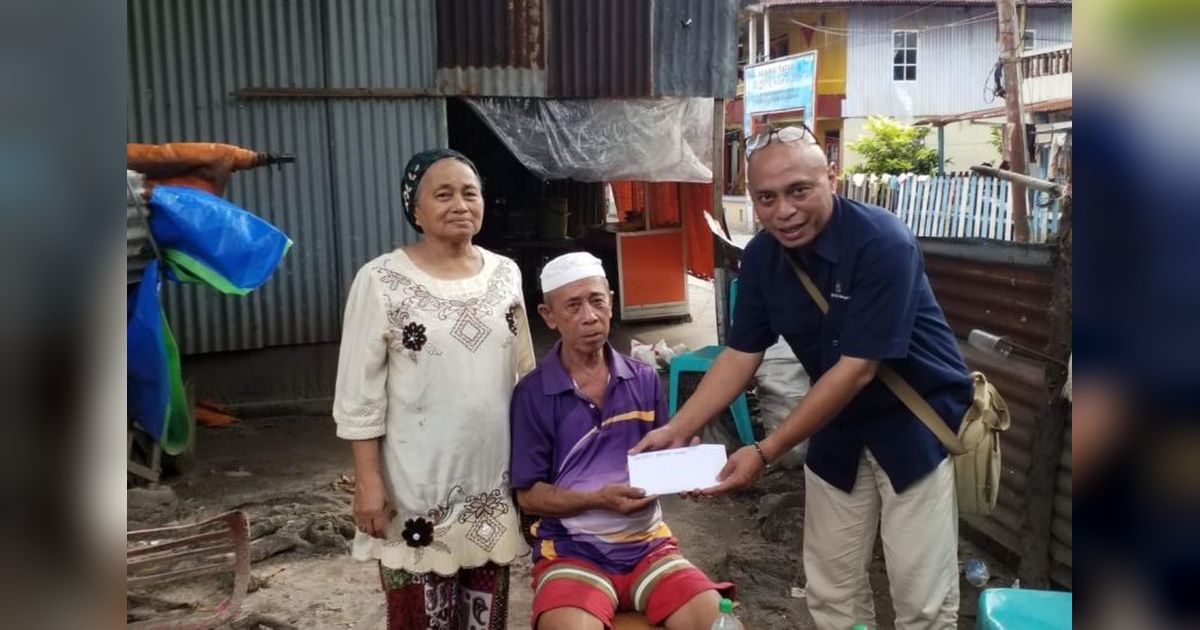 Rektor Unhas Beri Bantuan Korban Kebakaran Pulau Barrang Lompo