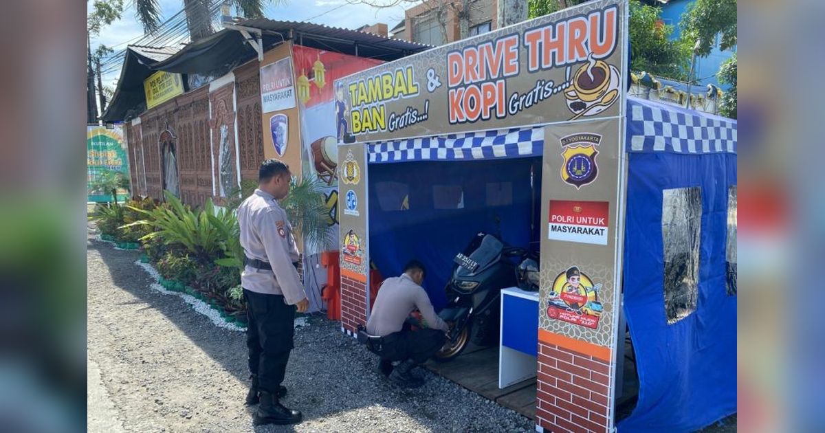 Polres Kulon Progo Berikan Layanan Tambal Ban Gratis untuk Pemudik Lebaran