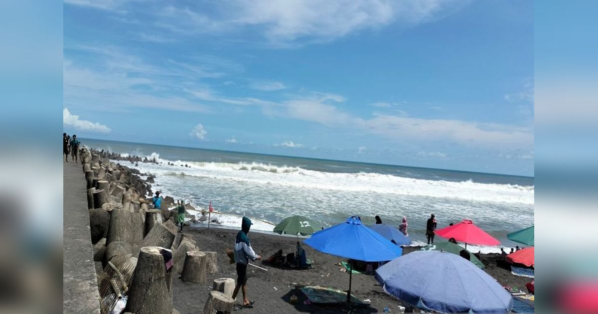 Puluhan Ribu Wisatawan Ramaikan Pantai Glagah Kulon Progo Selama Libur Lebaran