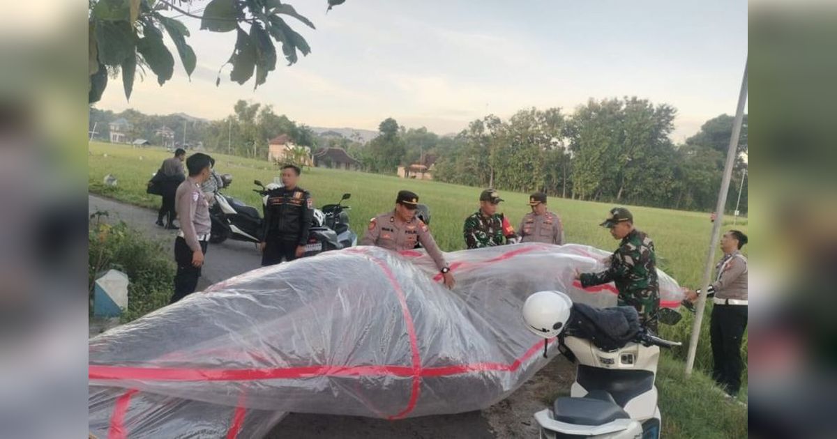 Balon Udara Ilegal Bermuatan Petasan Diamankan di Ponorogo