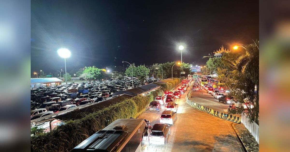 Pelabuhan Bakauheni Dipadati Pemudik Arus Balik H+3 Lebaran 2025