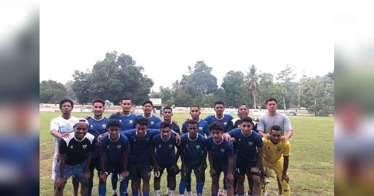 Pesepakbola Tulehu Lelang Jersey untuk Renovasi Lapangan Matawaru