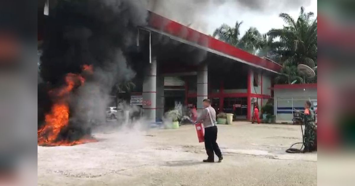 Polisi Merangin Cepat Tangkap Api, Motor Terbakar di SPBU