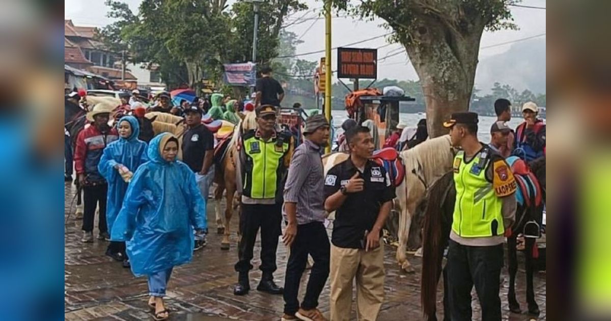 Ribuan Wisatawan Ramaikan Telaga Sarangan di Libur Lebaran 2025