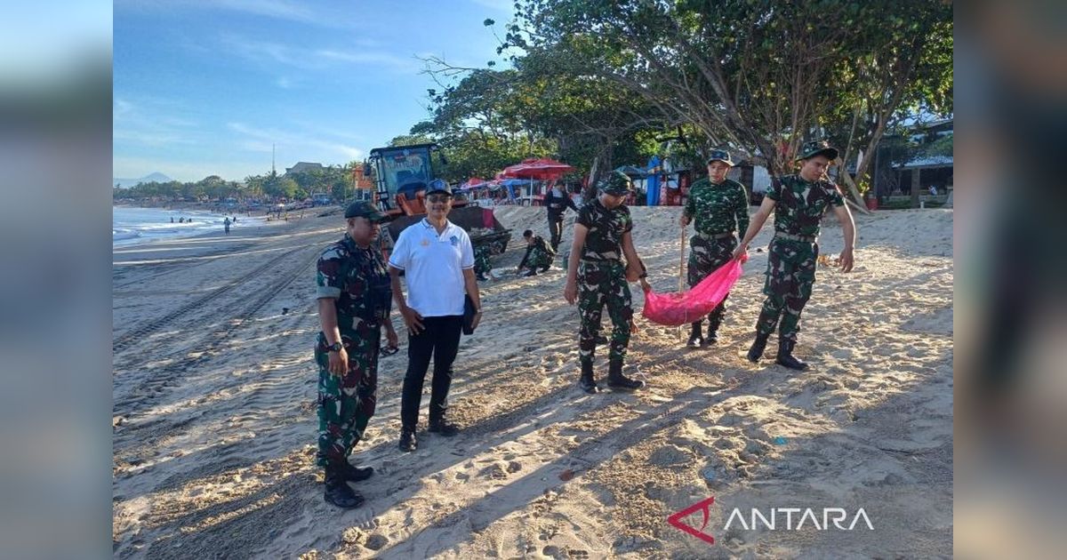 KLH Pimpin Gotong Royong Bersihkan Pantai Kuta, Wujudkan Komitmen Indonesia Jaga Laut