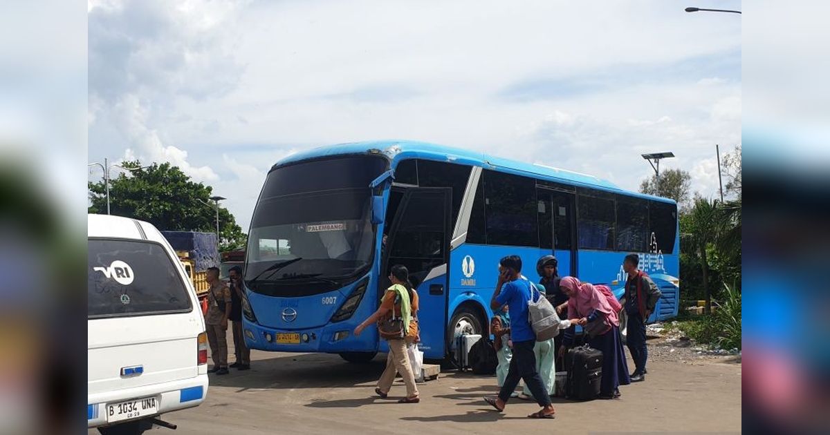Damri Palembang Siap Layani Arus Balik Lebaran 2025: Puluhan Bus Disiapkan!