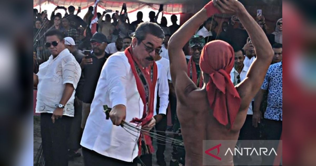 Atraksi Pukul Sapu Lidi: Warisan Budaya Maluku yang Sarat Makna