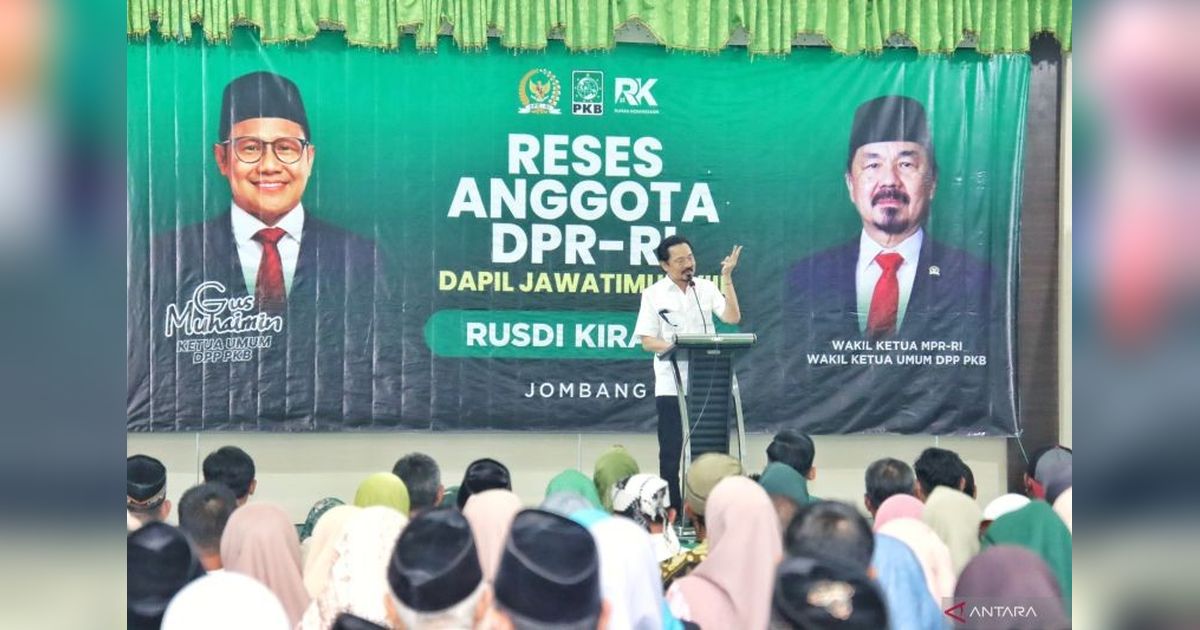 Rusdi Kirana Berbagi Kebaikan: 40 Paket Umrah dan Beasiswa Kuliah untuk Konstituen di Jatim
