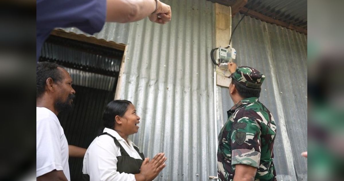 PLN dan Lanud El Tari Beri Listrik Gratis untuk 23 Warga Kupang